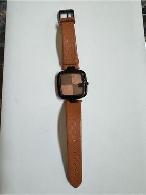 “Gucci” Tan Leather Strap Watch with Two-Tone Beige Dial
